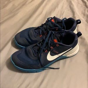 Nike metcon shoes size 10. Great condition